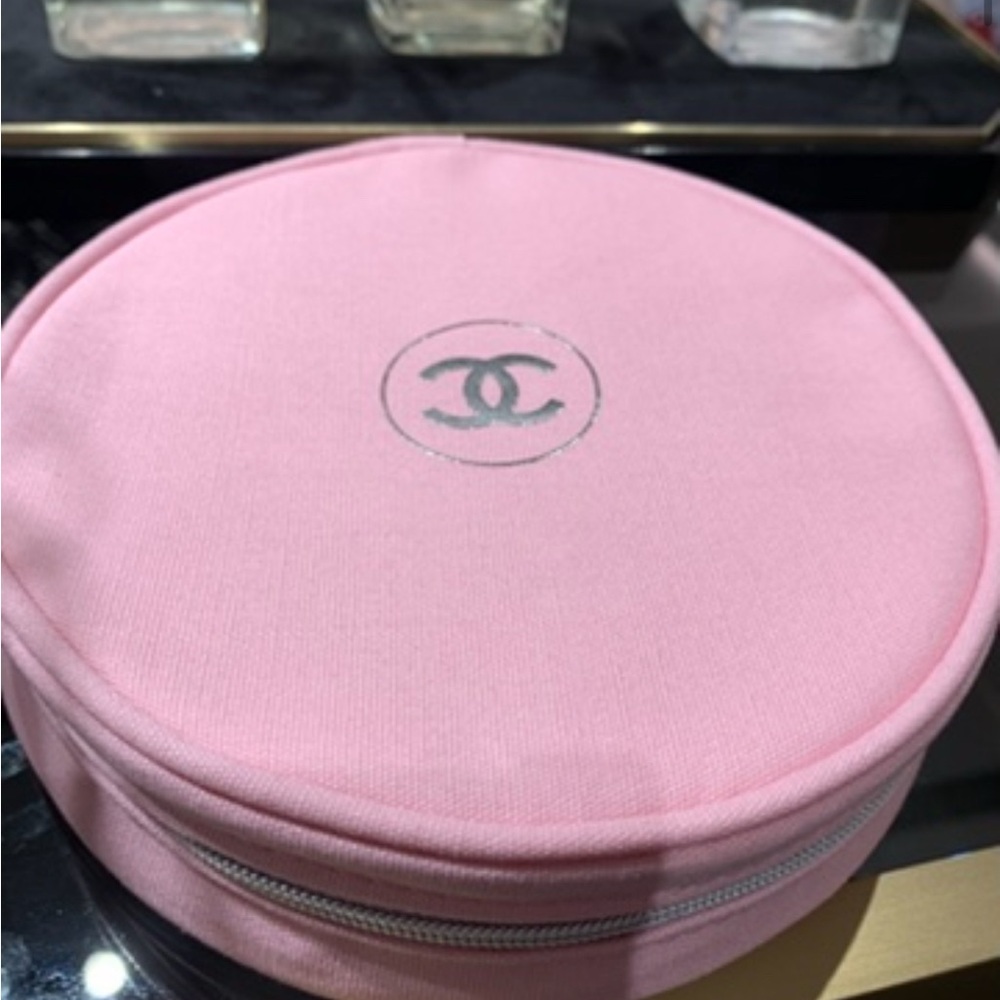Authentic brand new gorgeous  round Chanel pouch with zipper . Must have!